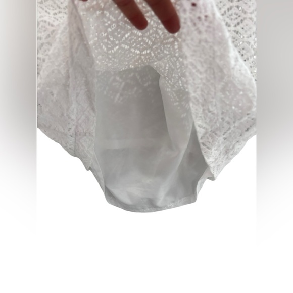 Banana Republic White Lace Eyelet Long Sleeve Blouse with attached cami size XS - Picture 5 of 8